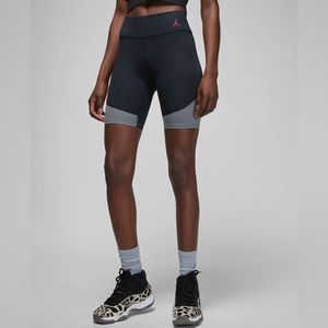 Air Jordan Women's Heritage Legging Shorts DO5026-010 AUTHENTIC NEW Size Medium